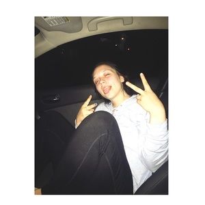 Meet your Posher, Alexis